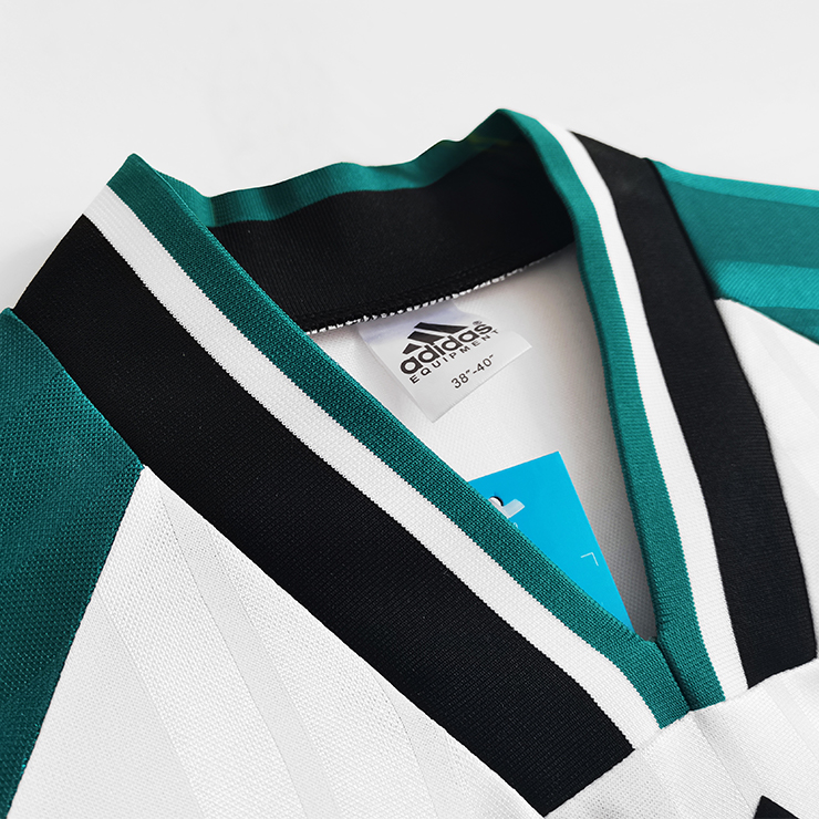 Liverpool Away Jersey Retro 1993/95 - gojersey