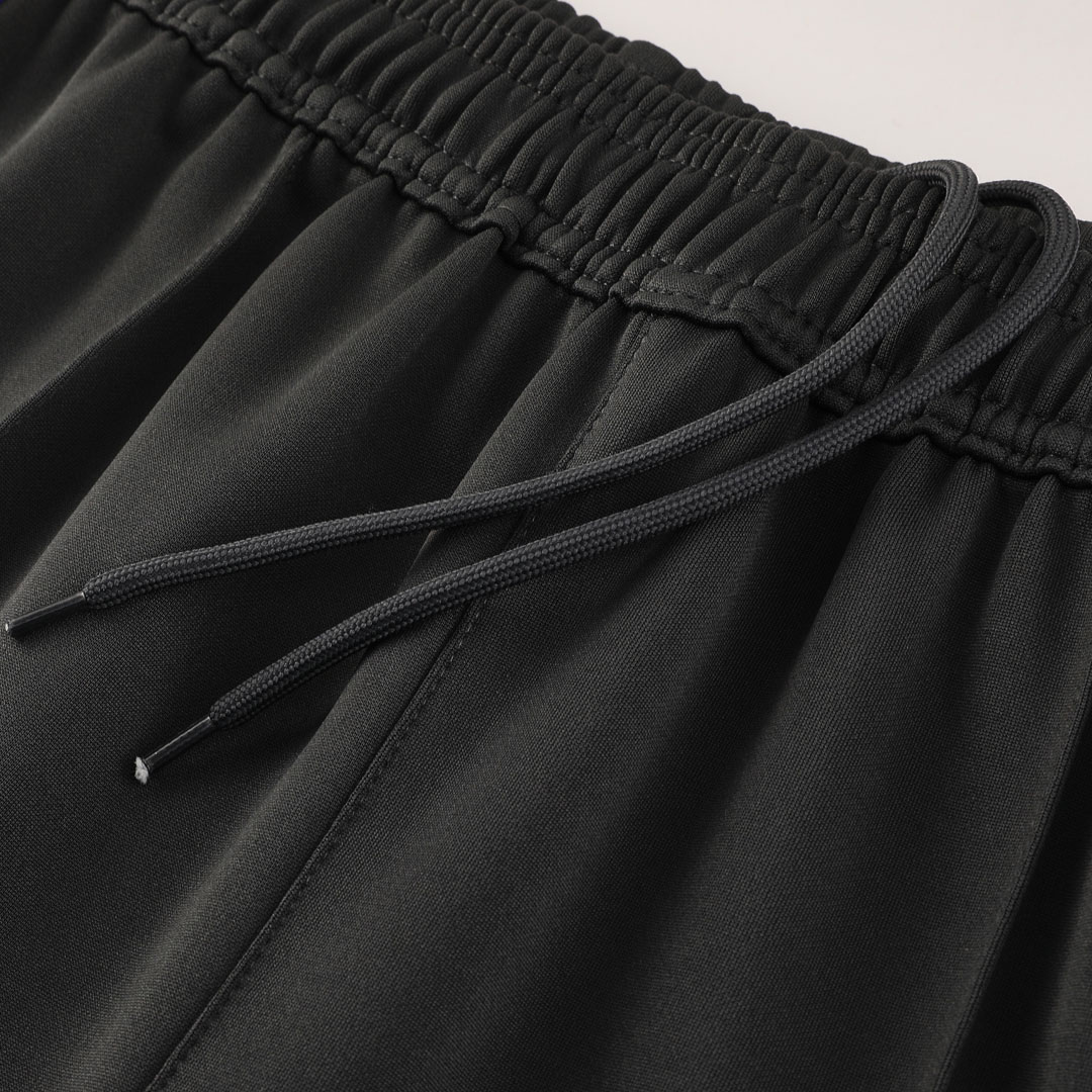 Manchester United Training Kit 2025/26 - Black (Jacket+Pants) - gojersey