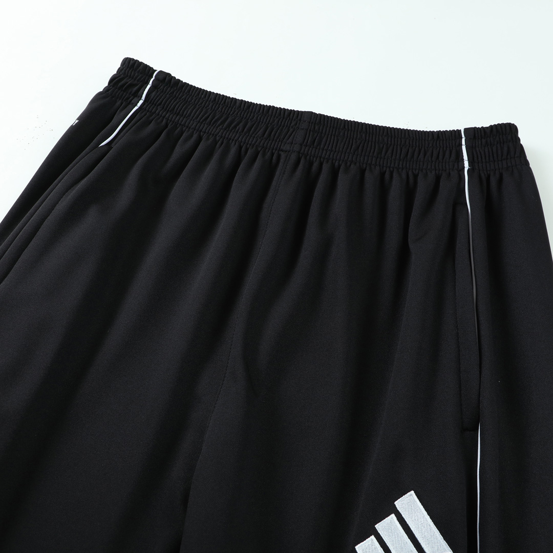 Real Madrid Sweatshirt Kit 2025/26 - Black (Top+Pants) - gojersey